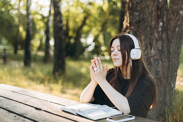 ouvir orações narradas